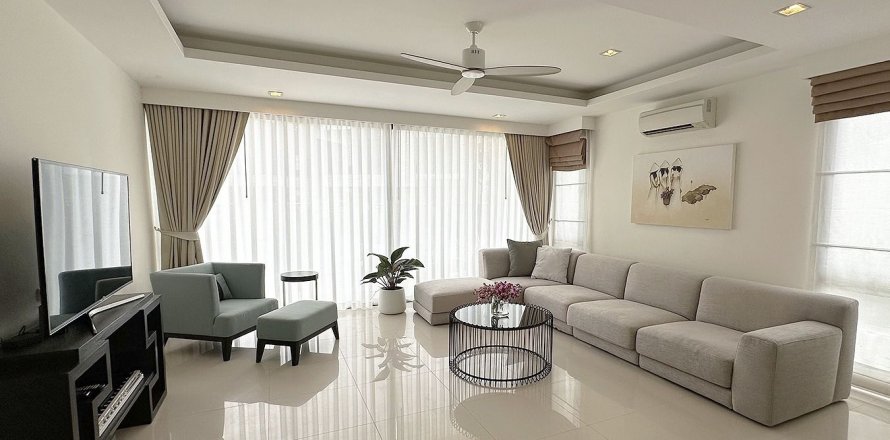 Villa in Phuket, Thailand 5 bedrooms № 170761