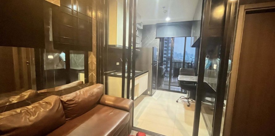 Studio in the Condo in Watthana, Bangkok, Thailand  № 170759