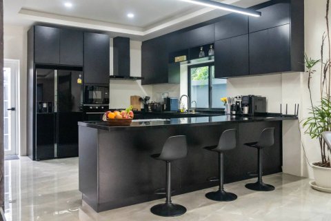 Villa in Phuket, Thailand 5 bedrooms № 149151 - photo 2