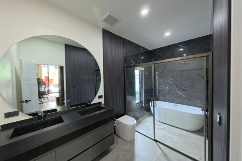 Villa in Phuket, Thailand 5 bedrooms № 149151 - photo 8