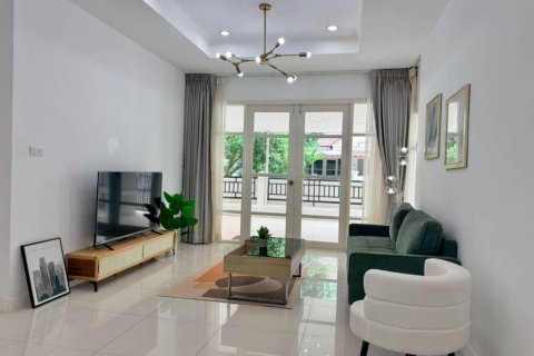 House in Pattaya, Thailand 3 bedrooms № 172738 - photo 2