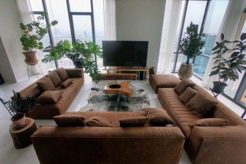 Condo in Bangkok, Thailand, 3 bedrooms  № 143578 - photo 1