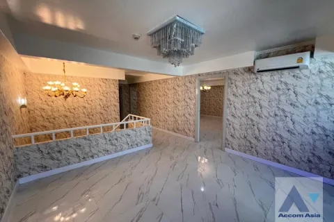 Duplex in Watthana, Bangkok, Thailand 4 Schlafzimmer № 215511 - Foto 2