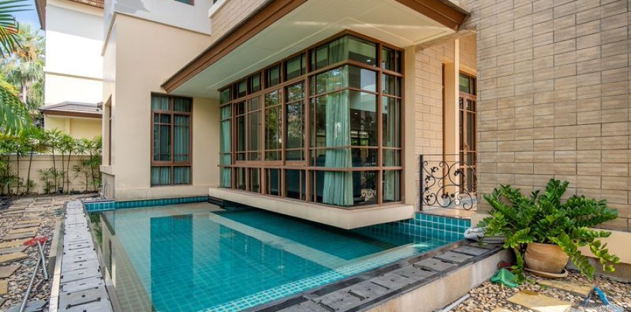 Дом в Пхракханонге, Бангкок, Таиланд с 4 спальнями  № 162741