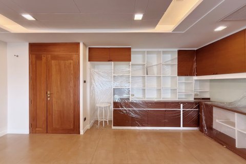 Кондоминиум с 3 спальнями в Бангкоке, Таиланд № 162744 - фото 15