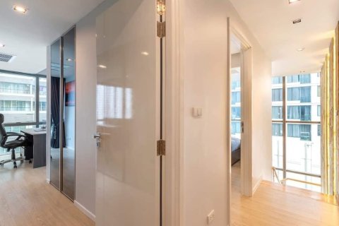 Condo in Bangkok, Thailand, 2 bedrooms  № 157511 - photo 13