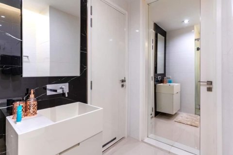 Condo in Bangkok, Thailand, 2 bedrooms  № 157511 - photo 11