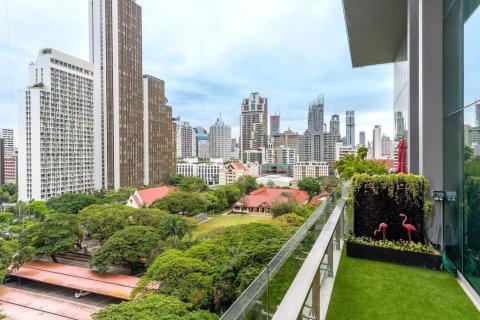 Condo in Bangkok, Thailand, 2 bedrooms  № 157511 - photo 2