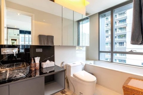 Condo in Bangkok, Thailand, 2 bedrooms  № 157511 - photo 17