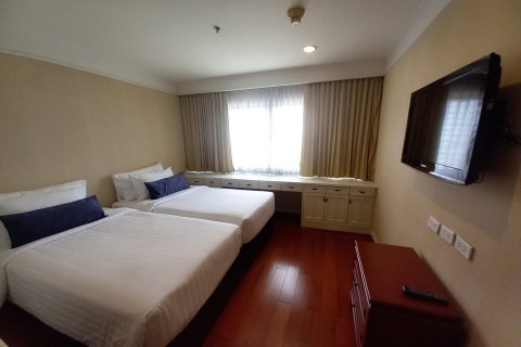 Condo in Bangkok, Thailand, 3 bedrooms  № 157510 - photo 13