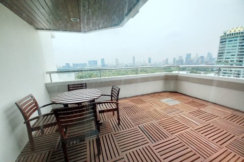Condo in Bangkok, Thailand, 3 bedrooms  № 157510 - photo 14