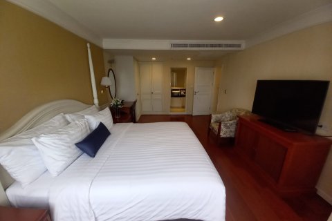 Condo in Bangkok, Thailand, 3 bedrooms  № 157510 - photo 4