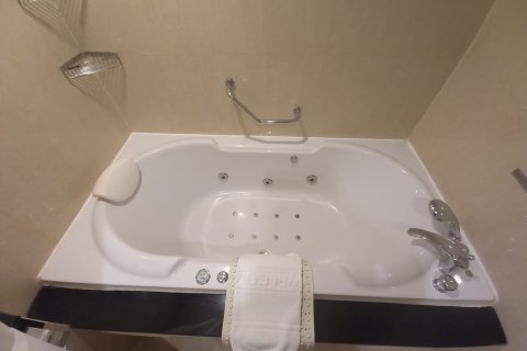 Condo in Bangkok, Thailand, 3 bedrooms  № 157510 - photo 6