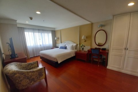 Condo in Bangkok, Thailand, 3 bedrooms  № 157510 - photo 10