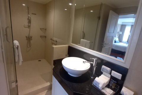Condo in Bangkok, Thailand, 3 bedrooms  № 157510 - photo 2