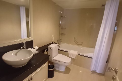 Condo in Bangkok, Thailand, 3 bedrooms  № 157510 - photo 7