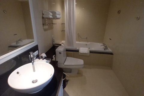 Condo in Bangkok, Thailand, 3 bedrooms  № 157510 - photo 5