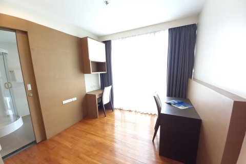 Condo in Bangkok, Thailand, 2 bedrooms  № 157509 - photo 4