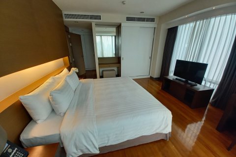 Condo in Bangkok, Thailand, 2 bedrooms  № 157509 - photo 12