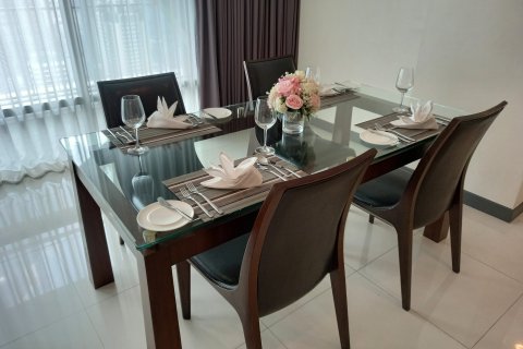 Condo in Bangkok, Thailand, 2 bedrooms  № 157509 - photo 17