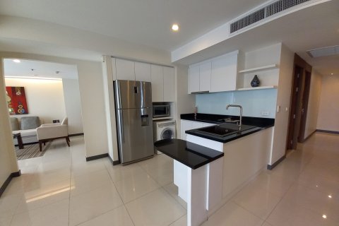 Condo in Bangkok, Thailand, 2 bedrooms  № 157509 - photo 15