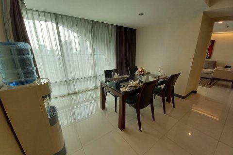 Condo in Bangkok, Thailand, 2 bedrooms  № 157509 - photo 19