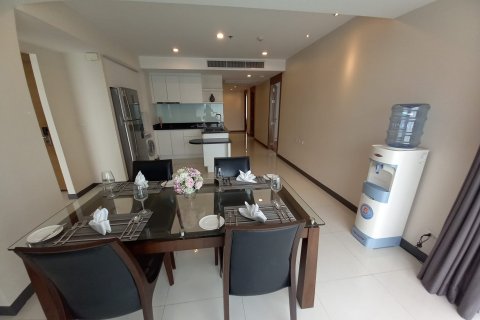 Condo in Bangkok, Thailand, 2 bedrooms  № 157509 - photo 16