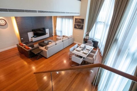 Condo in Bangkok, Thailand, 3 bedrooms  № 157506