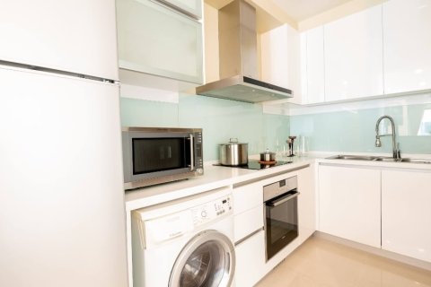 Condo in Bangkok, Thailand, 3 bedrooms  № 157506 - photo 11