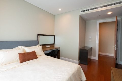 Condo in Bangkok, Thailand, 3 bedrooms  № 157506 - photo 9
