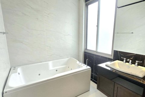 Villa à Samut Prakan, Thaïlande 4 chambres № 167722 - photo 25