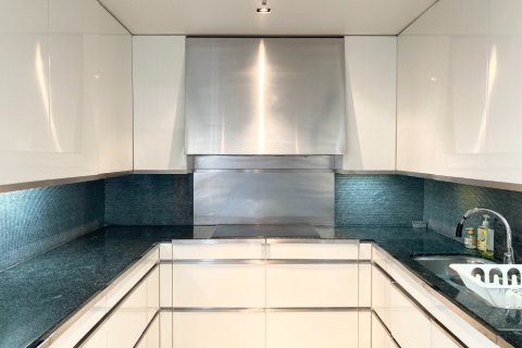 Condo in Bangkok, Thailand, 3 bedrooms  № 162688 - photo 14