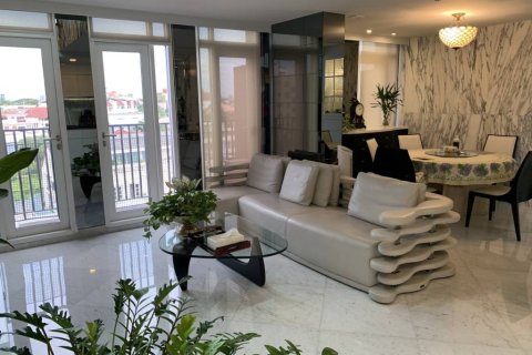 Condo in Bangkok, Thailand, 3 bedrooms  № 152355 - photo 1