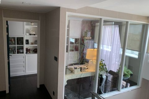 Condo in Bangkok, Thailand, 3 bedrooms  № 152355 - photo 8