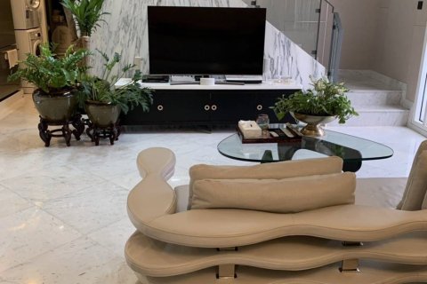 Condo in Bangkok, Thailand, 3 bedrooms  № 152355 - photo 3