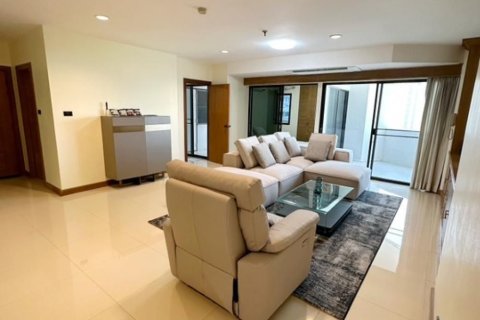 Condo in Watthana, Bangkok, Thailand, 3 bedrooms  № 158138 - photo 6