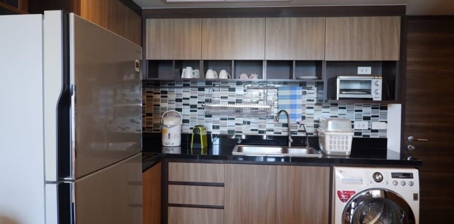 Studio in the Condo in Khlong Toei, Bangkok, Thailand  № 158141