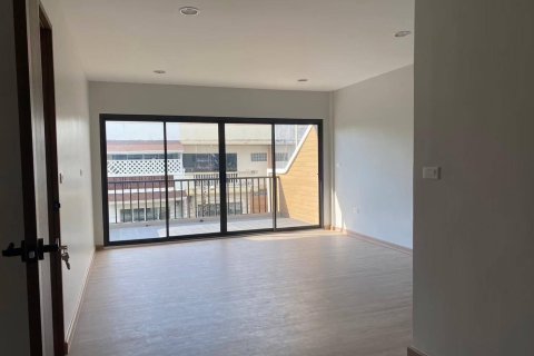 Townhouse in Pathum Wan, Bangkok, Thailand 3 bedrooms № 158139 - photo 2