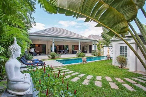 Villa in Phuket, Thailand 3 bedrooms № 141220 - photo 1
