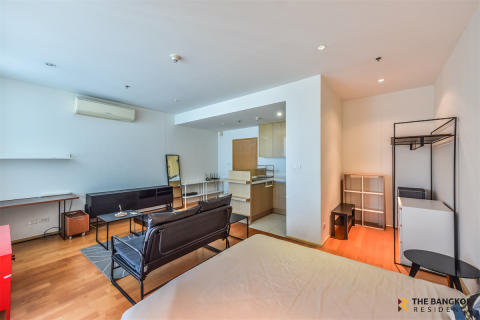 Condo in Bangkok, Thailand, 1 bedroom  № 185175 - photo 2