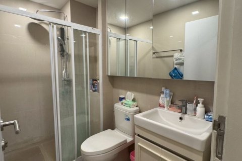 Condo à Khlong Toei, Bangkok, Thaïlande, 2 chambres № 161973 - photo 10