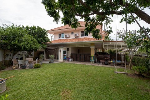 House in Chiang Mai, Thailand 4 bedrooms № 121871 - photo 2