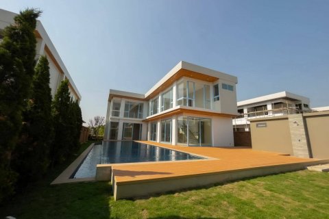 House in Chiang Mai, Thailand 4 bedrooms № 121873 - photo 1