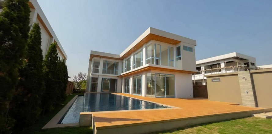 House in Chiang Mai, Thailand 4 bedrooms № 121873