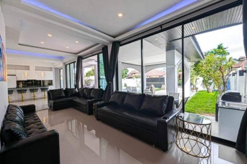 Вилла в Паттайе, Таиланд с 7 спальнями  № 114046 - фото 2