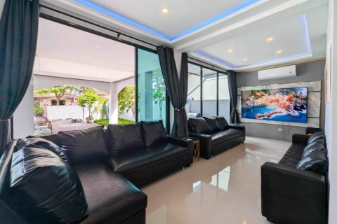 Вилла в Паттайе, Таиланд с 7 спальнями  № 114046 - фото 1