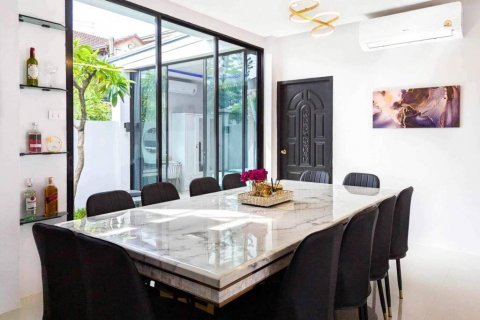 Вилла в Паттайе, Таиланд с 7 спальнями  № 114046 - фото 4