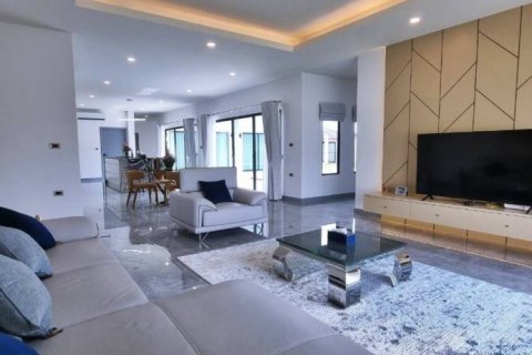Villa in Pattaya, Thailand 4 bedrooms № 114048 - photo 5