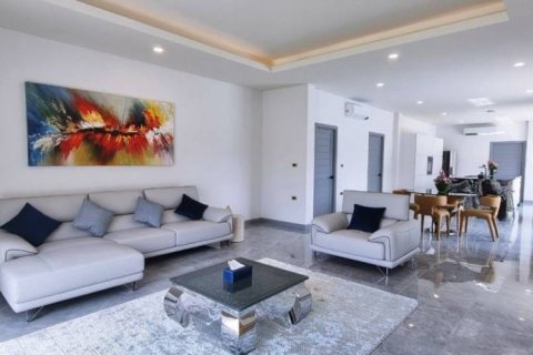 Villa in Pattaya, Thailand 4 bedrooms № 114048 - photo 2