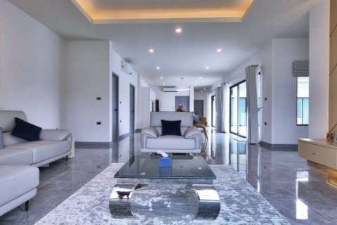 Villa in Pattaya, Thailand 4 bedrooms № 114048 - photo 4